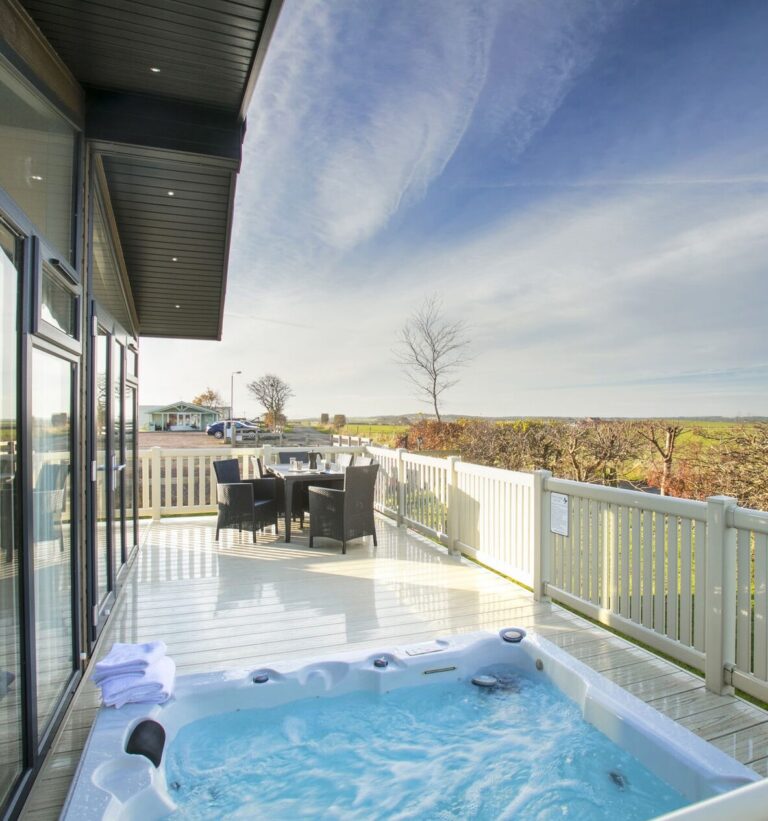 A hot tub lodge at Gilsland Park, North Berwick